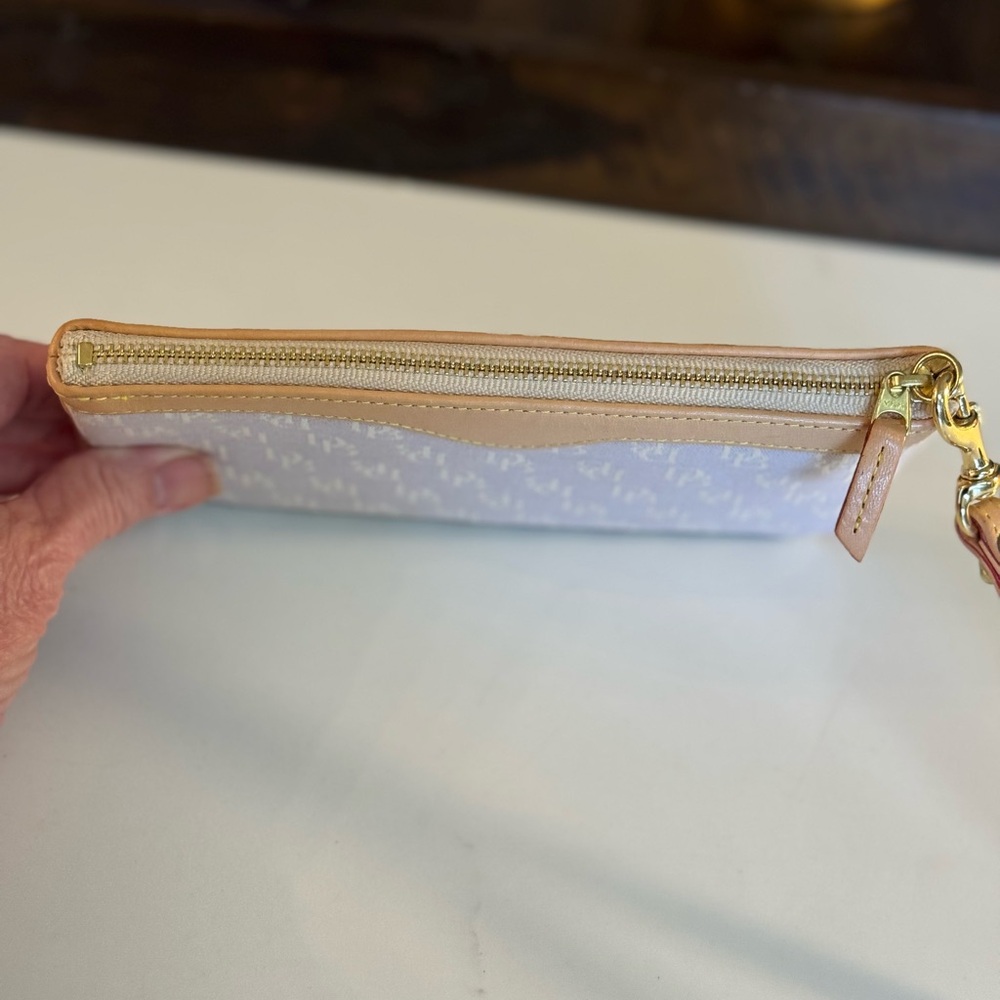 NWT DOONEY AND BOURKE LIGHT LAVENDER WRISTLET WITH LEATHER TRIM! - Picture 8 of 9